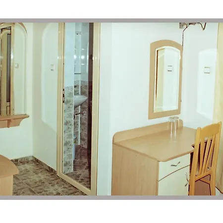 فندق Hotel Apart 2*