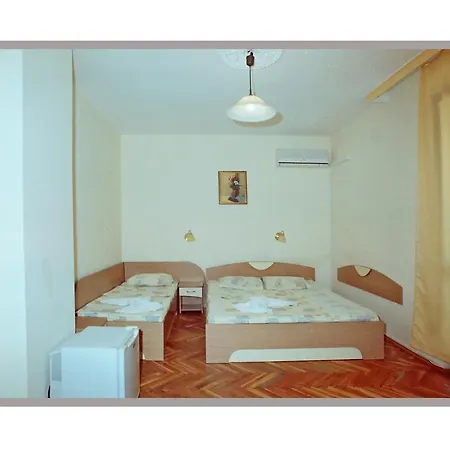 Hotel Apart فندق