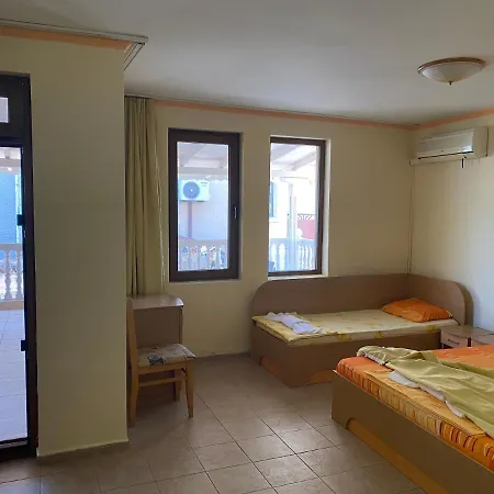 семеен апарт Hotel Pomorie